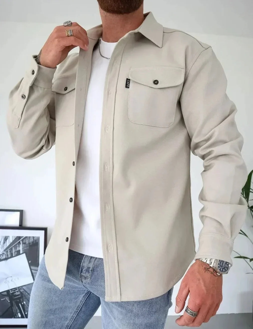 Camicia da uomo slim fit in beige chiaro – con bottoni e taschini